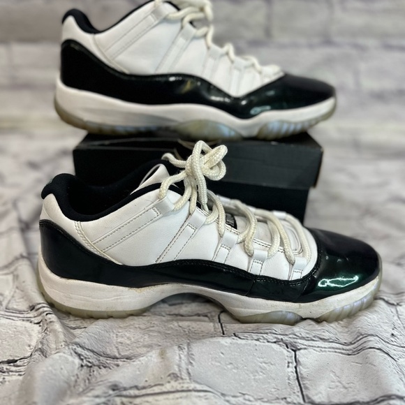 Air Jordan 11 Retro Low “Emerald”‎ Size 11 | White/Black-Emerald Rise W/Box - Picture 4 of 14
